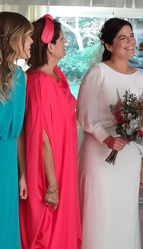 madre de la novia con vestido elegante